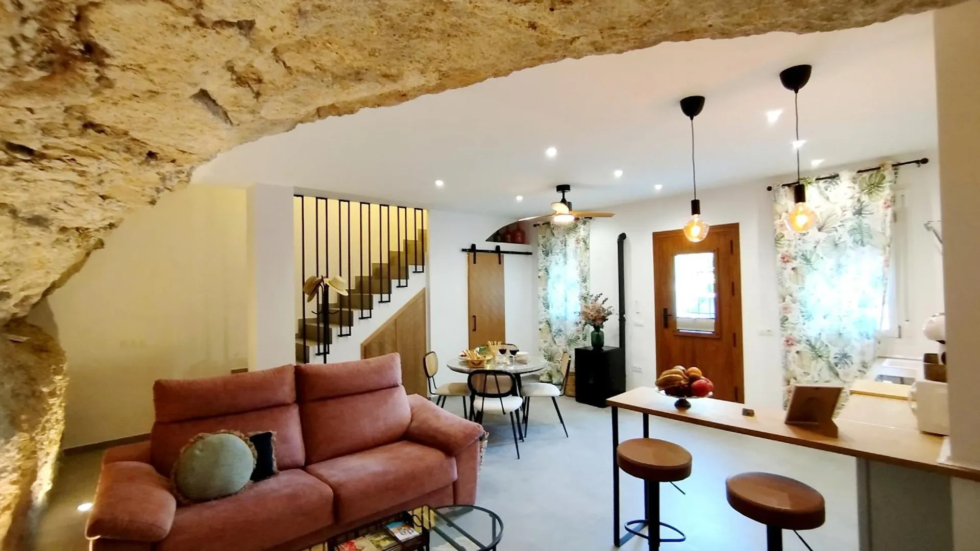 Holiday home Casa Cueva Las Chicas Del Puente Setenil De Las Bodegas Spain